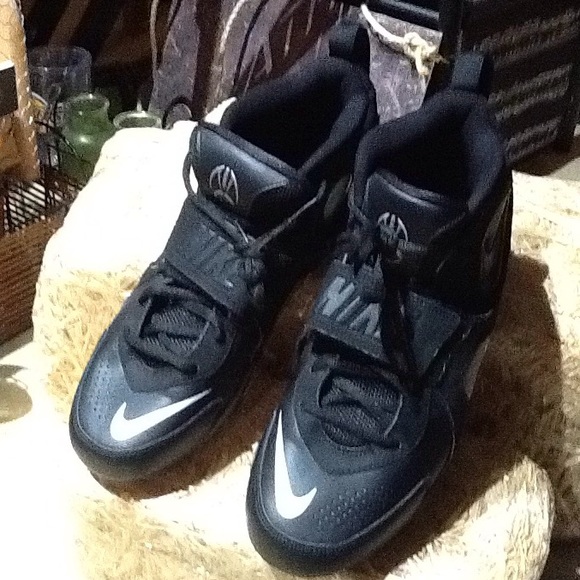Nike Other - Nike Football Cleats

Steam Cleaned & Sanitized!